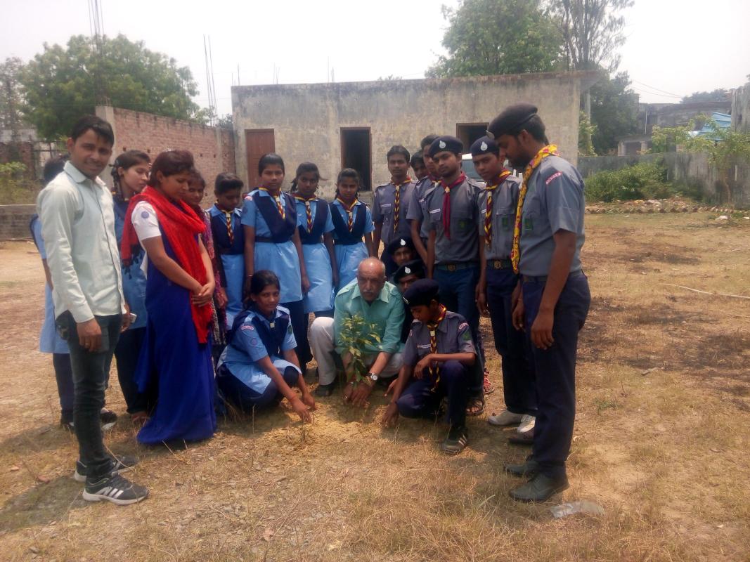 विश्व पृथ्वी दिवस के अवसर पर हुआ वृक्षारोपण।
