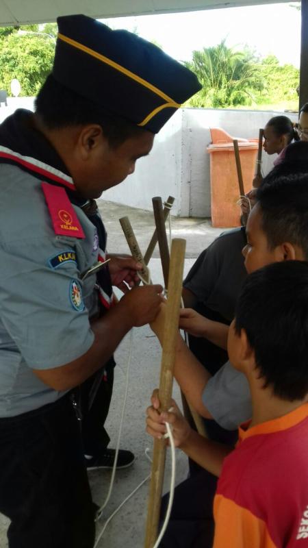 Latihan ikatan tali temali bersama kelana Politeknik