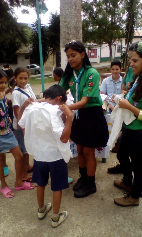 Donaciones de uniformes escolares