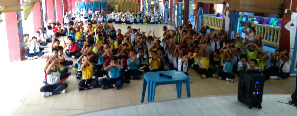 Bercerita dan berbual tentang kebajikan dan keamanan.