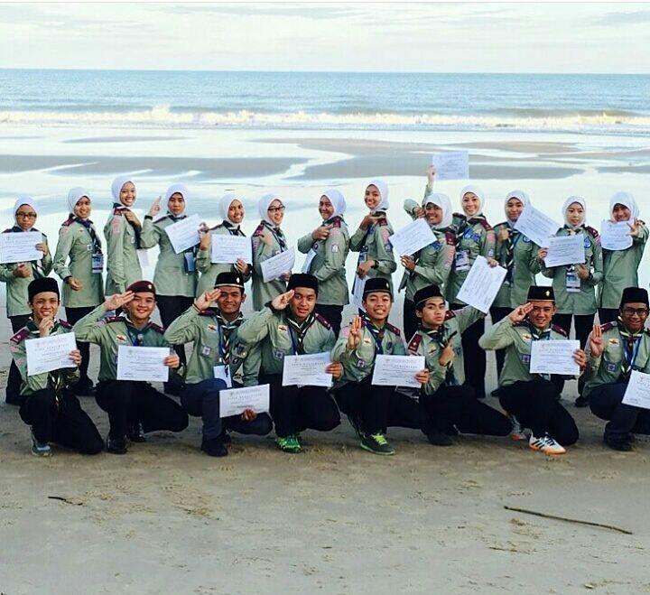 clean up muara beach