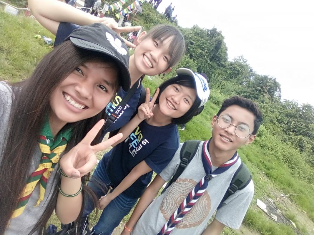 hike for foreign friend and school students