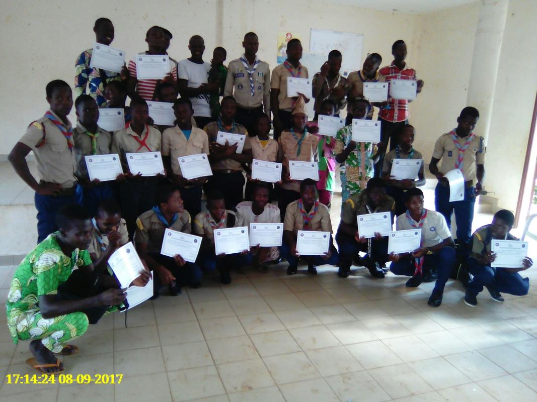 Atelier de formation des scouts du Mono coufo sur l’initiative Messager de la Paix, suivi de don de matériel scolaire et ludique à l’orphelinat la Providence 