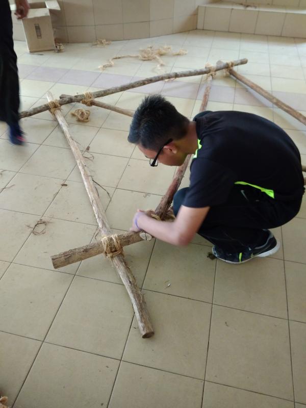 Perjumpaan Mingguan Pengakap Udara : Latihan membuat gajet trisel 