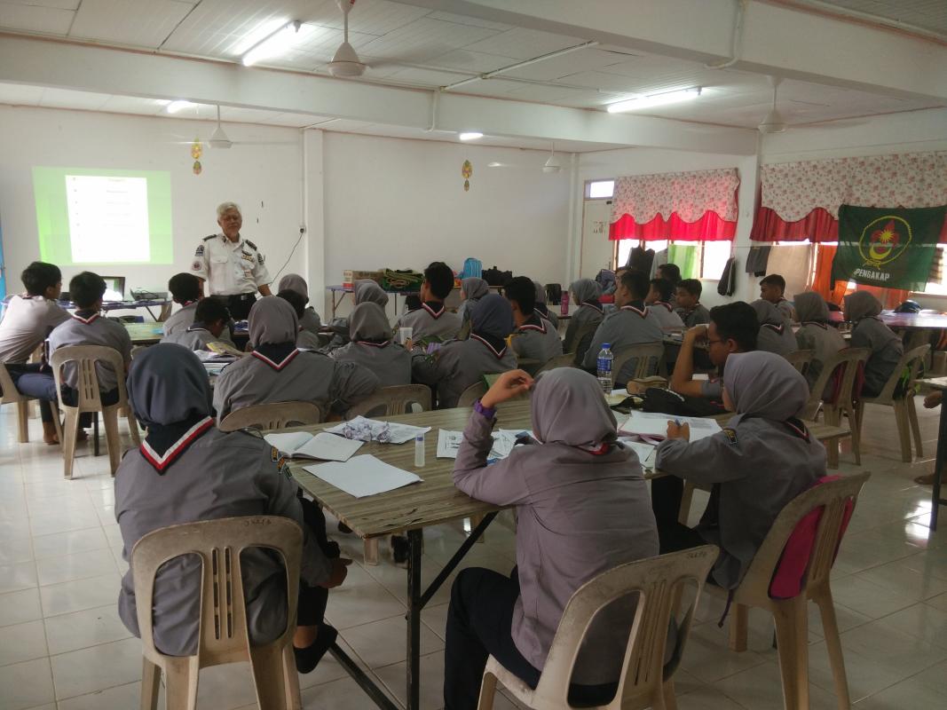 MEMERAH KERINGAT : KEM UJIAN LENCANA TERTINGGI PENGAKAP REMAJA (JAYADIRI DAN PERKHIDMATAN ; PERTOLONGAN CEMAS )