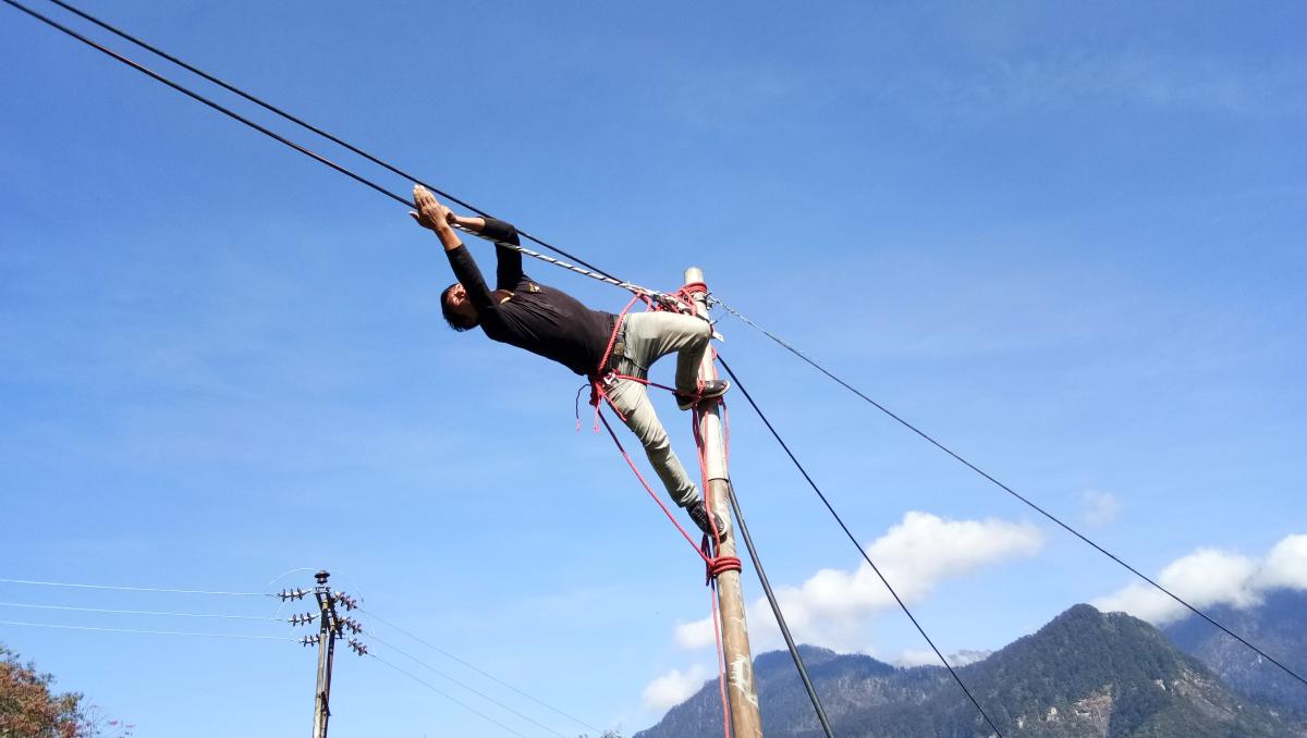Installation of fiber optic internet connectiin for school
