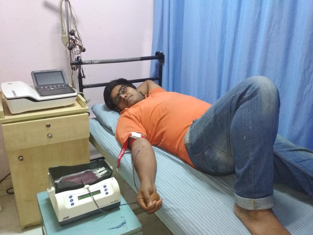 মুমূর্ষু রোগীকে রক্তদান