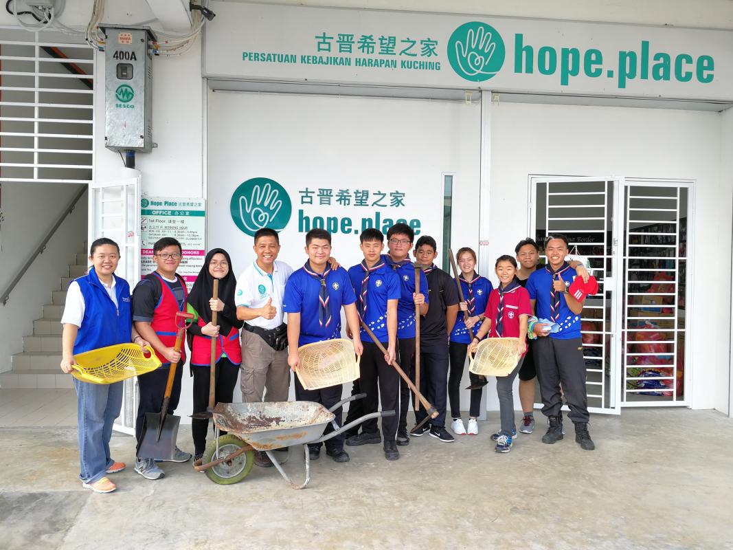 Community service with Interact Club of SMK DPHA Gapor, Stampin and Hope Place Kuching