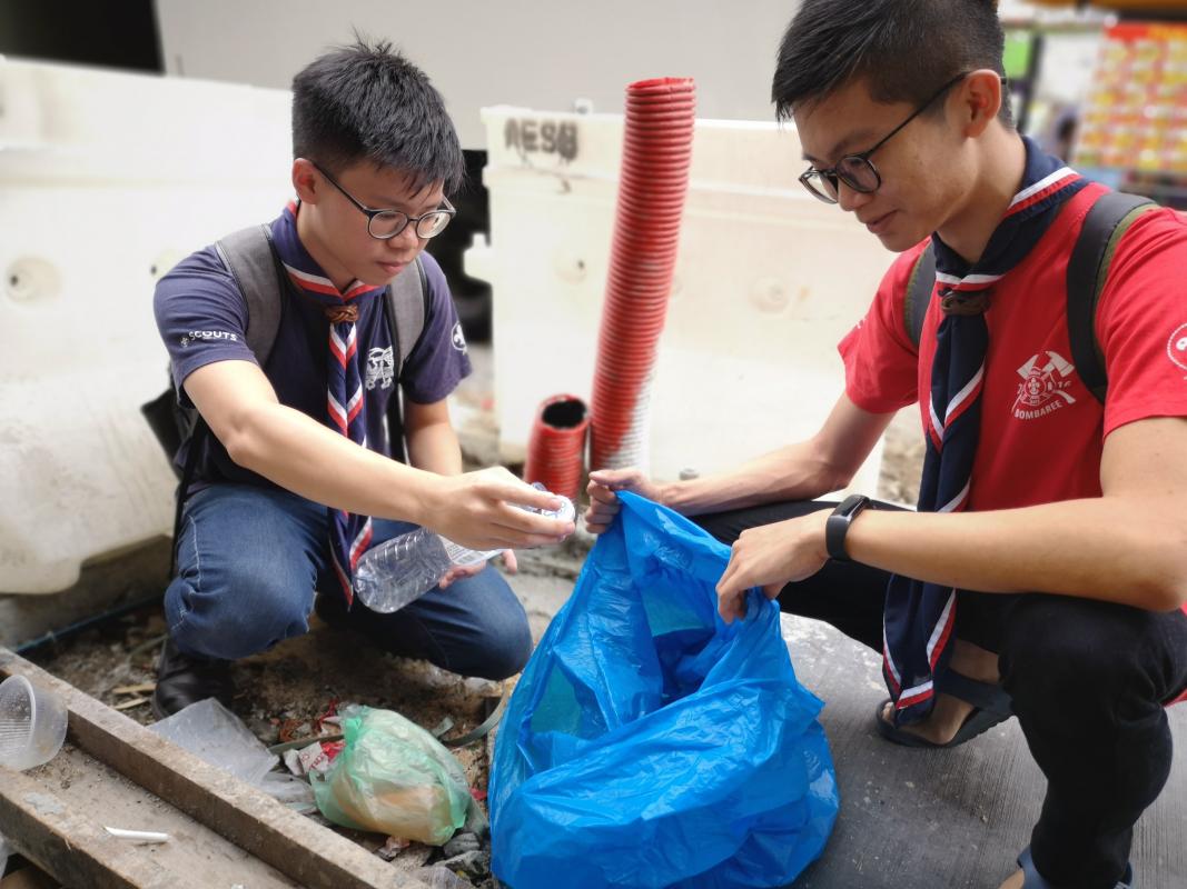 [WalkSide by Rovs Project: Update 7] Street Cleaning task with the Mauritius Scouts!