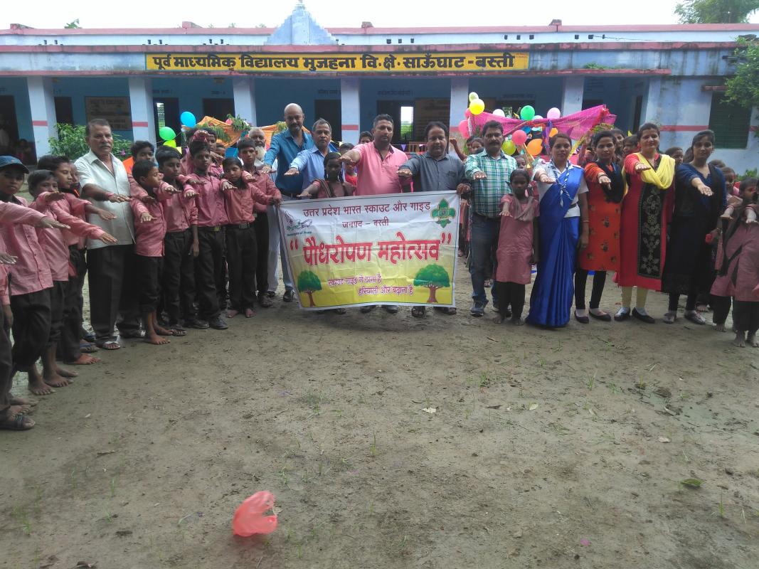 पौध रोपण करने तथा पर्यावरण के प्रति जागरूक किया गया