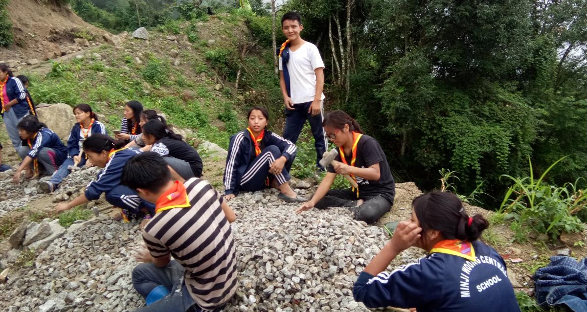 Gathering of stones and gravels