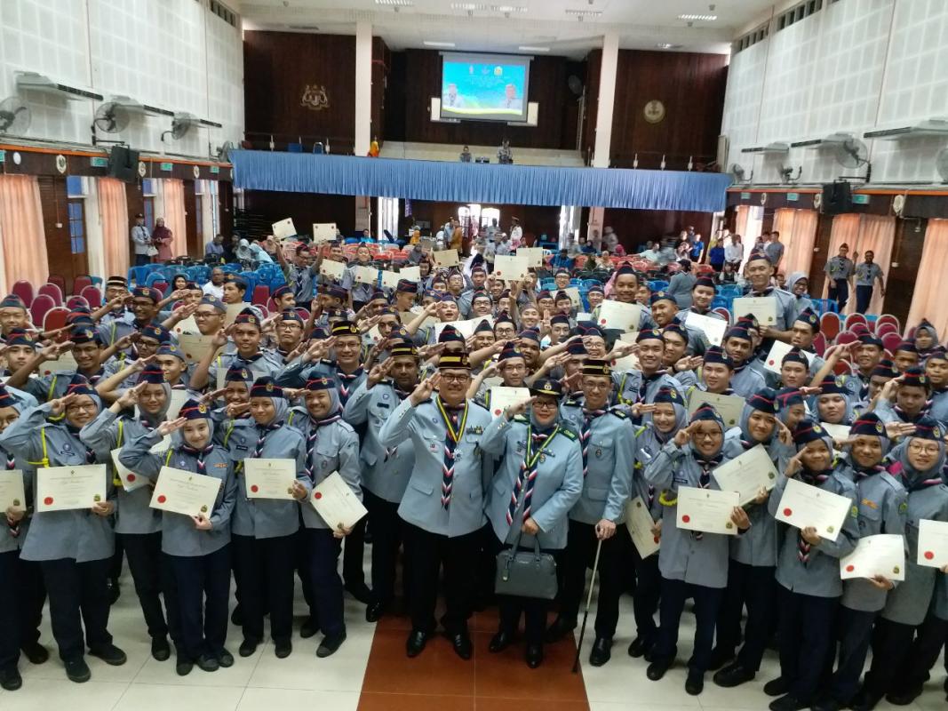 Penyampaian Lencana dan Sijil Akuan Lulus Pengakap Raja 