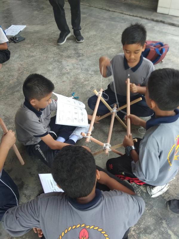 Pertandingan Pembinaan Gajet antara Unit Beruniform