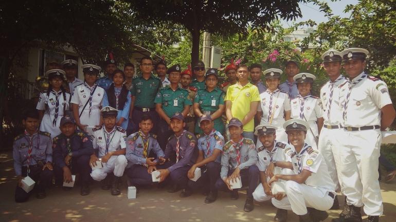 সড়ক পথে শৃঙ্খলা ফিরিয়ে আনতে রোভার স্কাউটদের কার্যক্রম