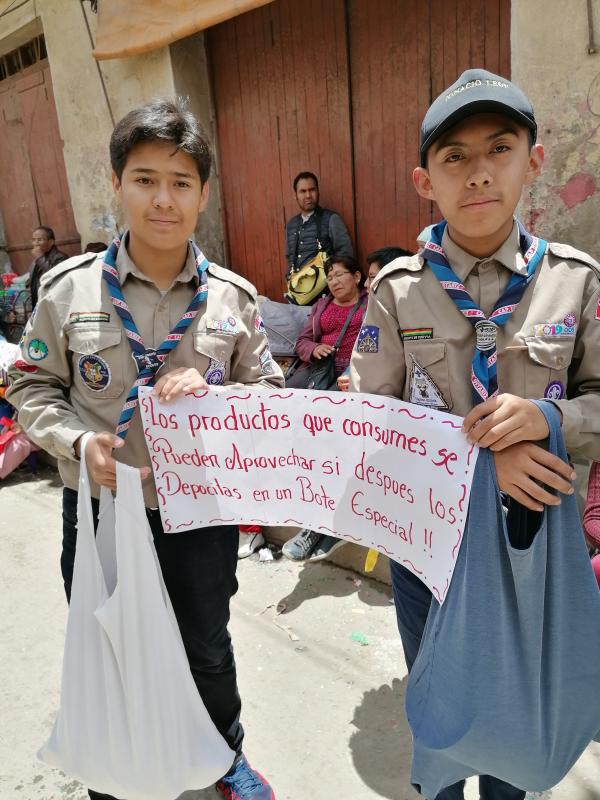 REDUCIENDO EL COSNSUMO DE BOLSAS PLASTICAS