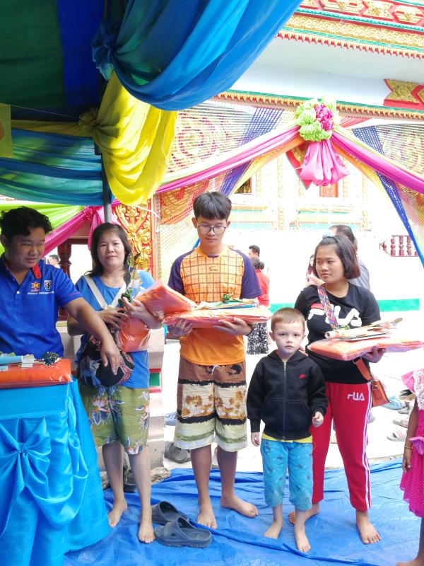 กิจกรรม​เข้าวัดทำบุญ​