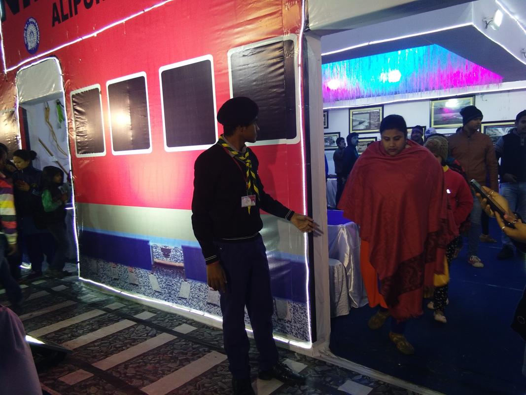 GATHERING FREE THE AREA FROM THE PUBLIC