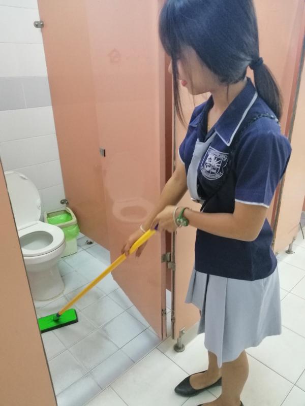 ขัดพื้นห้องน้ำ