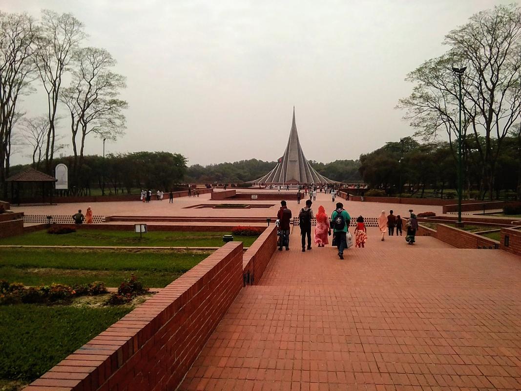 জাতীয় স্মৃতিসৌধ পরিদর্শন ও স্থানীয়দের মধ্যে পরিচ্ছন্নতা নিয়ে সচেতনতা বৃদ্ধি 