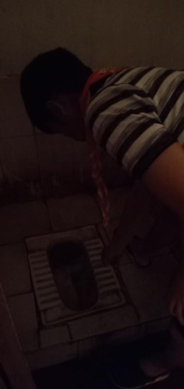 Clean toilets 