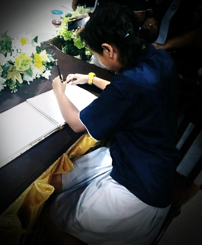 พิธีลงนามถวายพระพรชัยมงคล