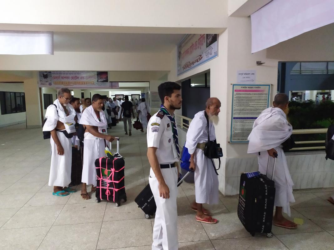 হজ ক্যাম্পে হাজীগণদের সেবা প্রদান