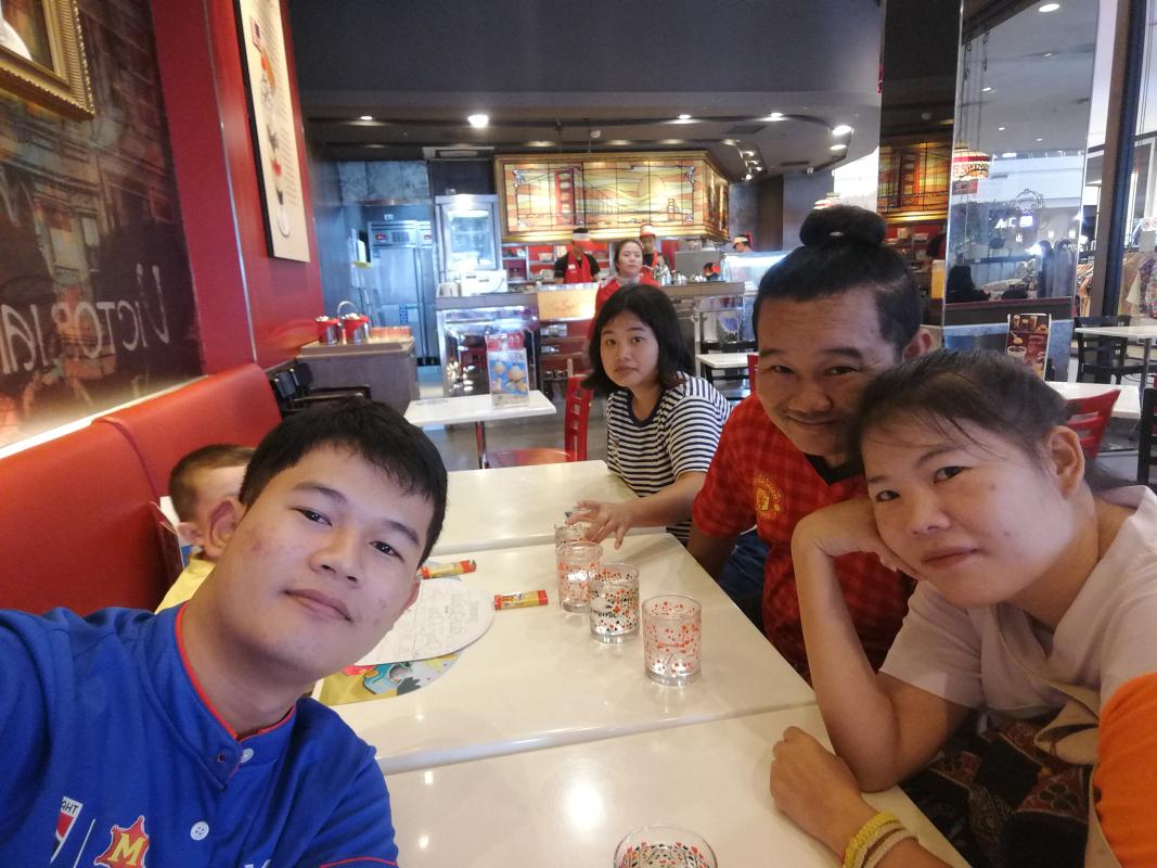 กิจกรรม​เลี้ยง​วันเกิดแม่
