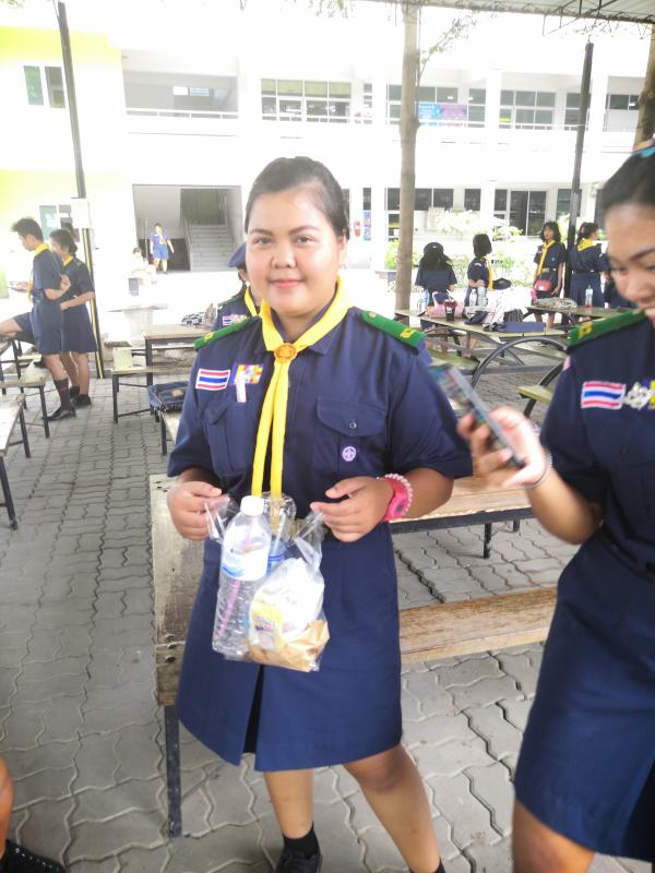 เก็บขยะรอบโรงเรียน