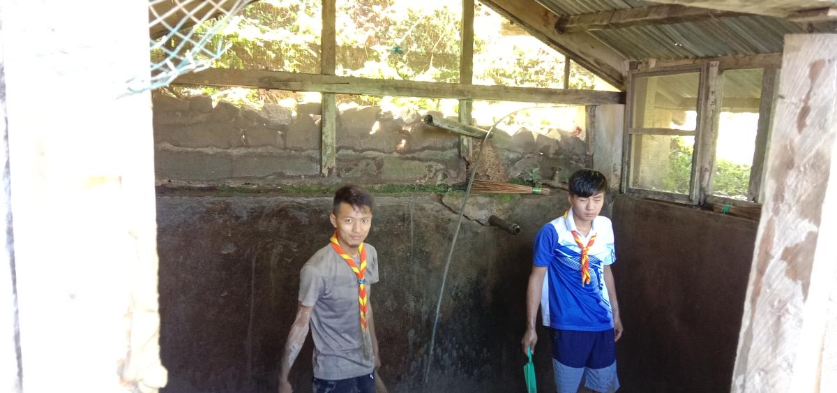 Cleaning water tanks