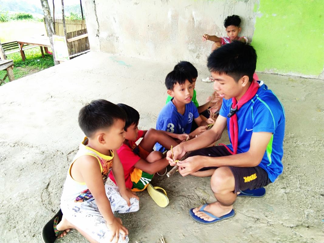 TEACHING KNOT TYING TO BESO