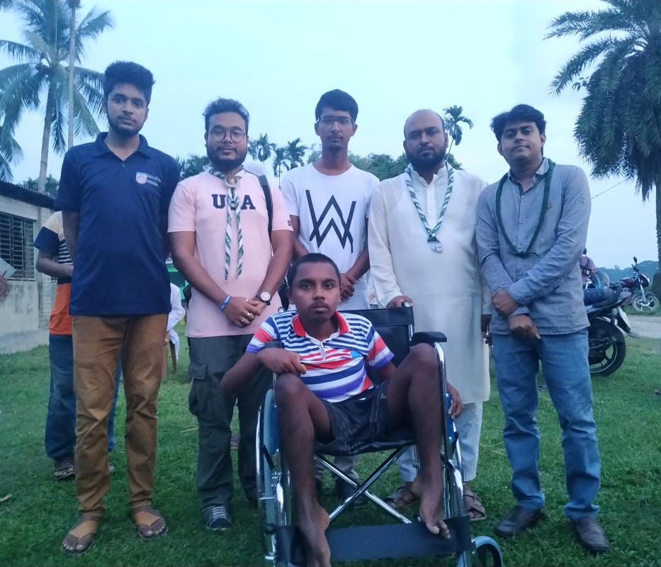 প্রতিবন্ধী দের হুল চেয়ার বিতরণ 