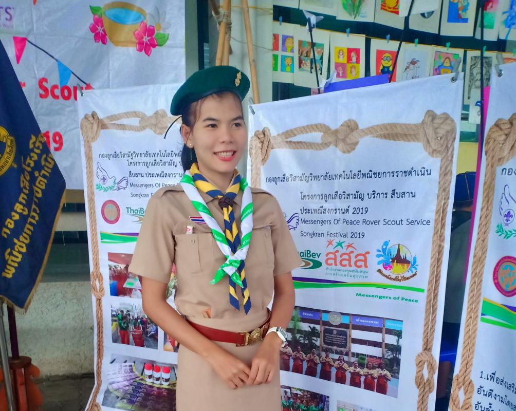 จิตอาสาเชิญผู้บริหาร ร.ร สวนกุหลาบธนบุรี ชมซุ้มกิจกรรมวันสันติภาพโลก