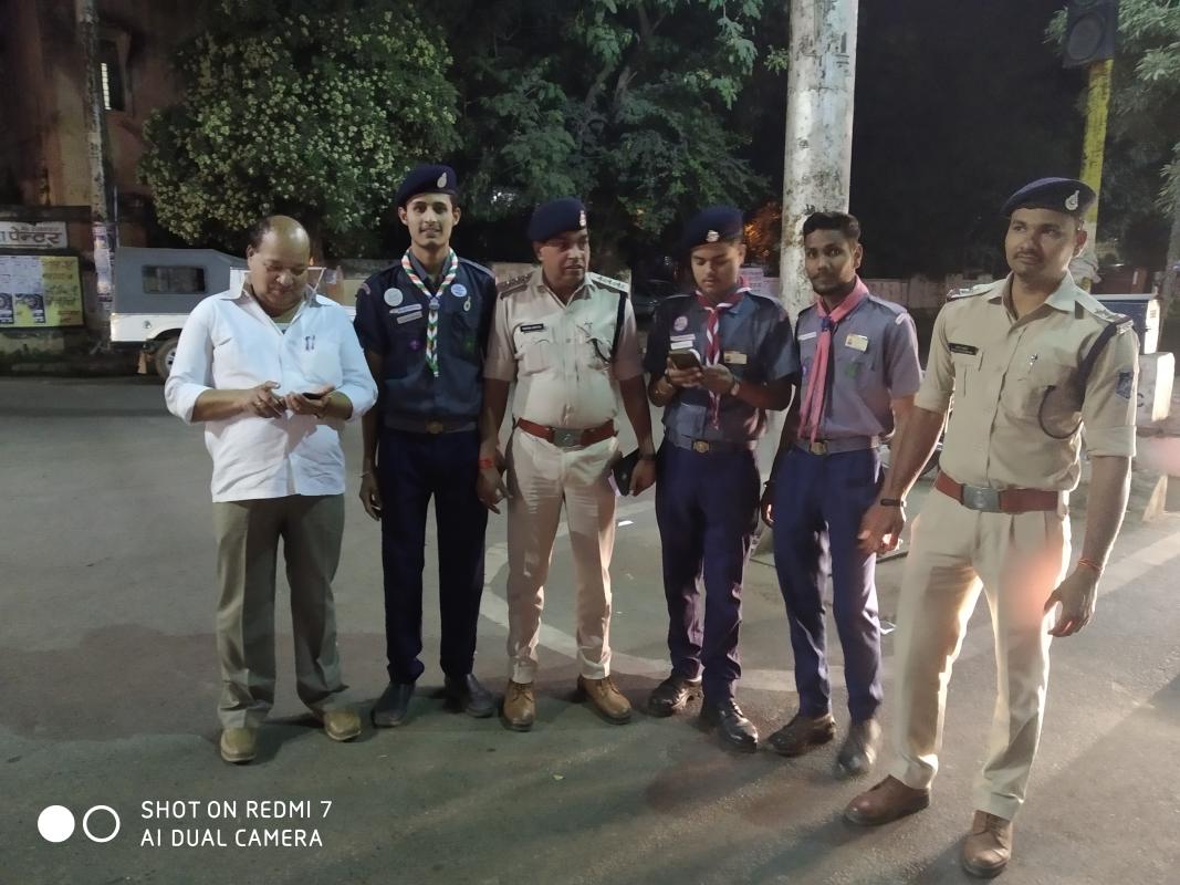  तीन दिवसीय यातायात पुलिस के साथ सेवा
