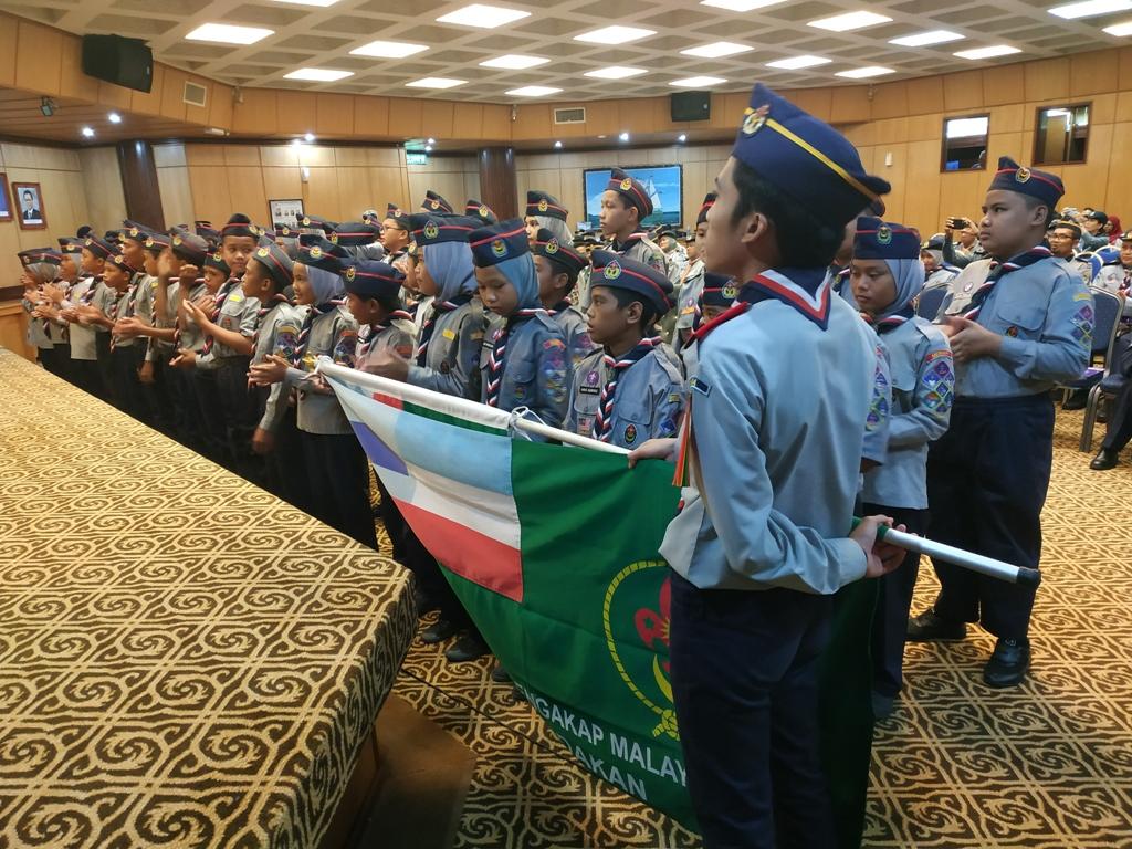 Rambu Biru milik kami!