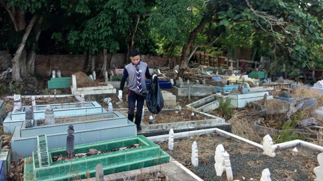 Membersihkan Tanah Perkuburan Islamiah Tawau