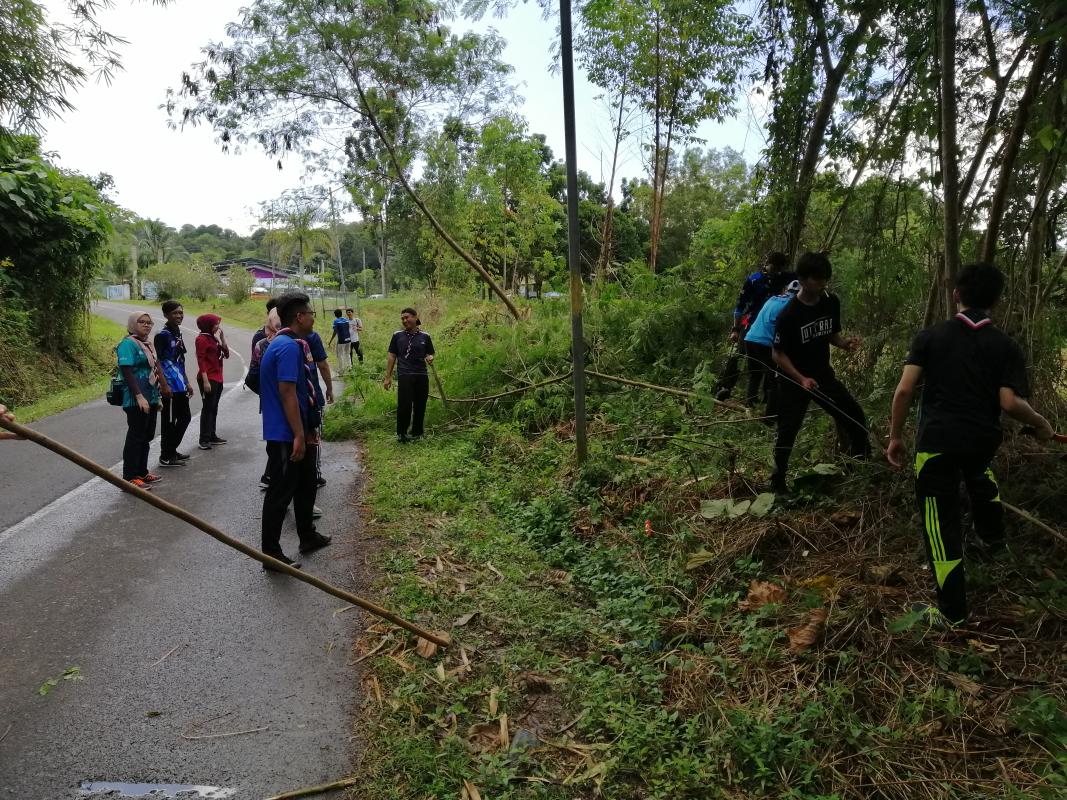 Gotong - royong GSNP Sandakan. 