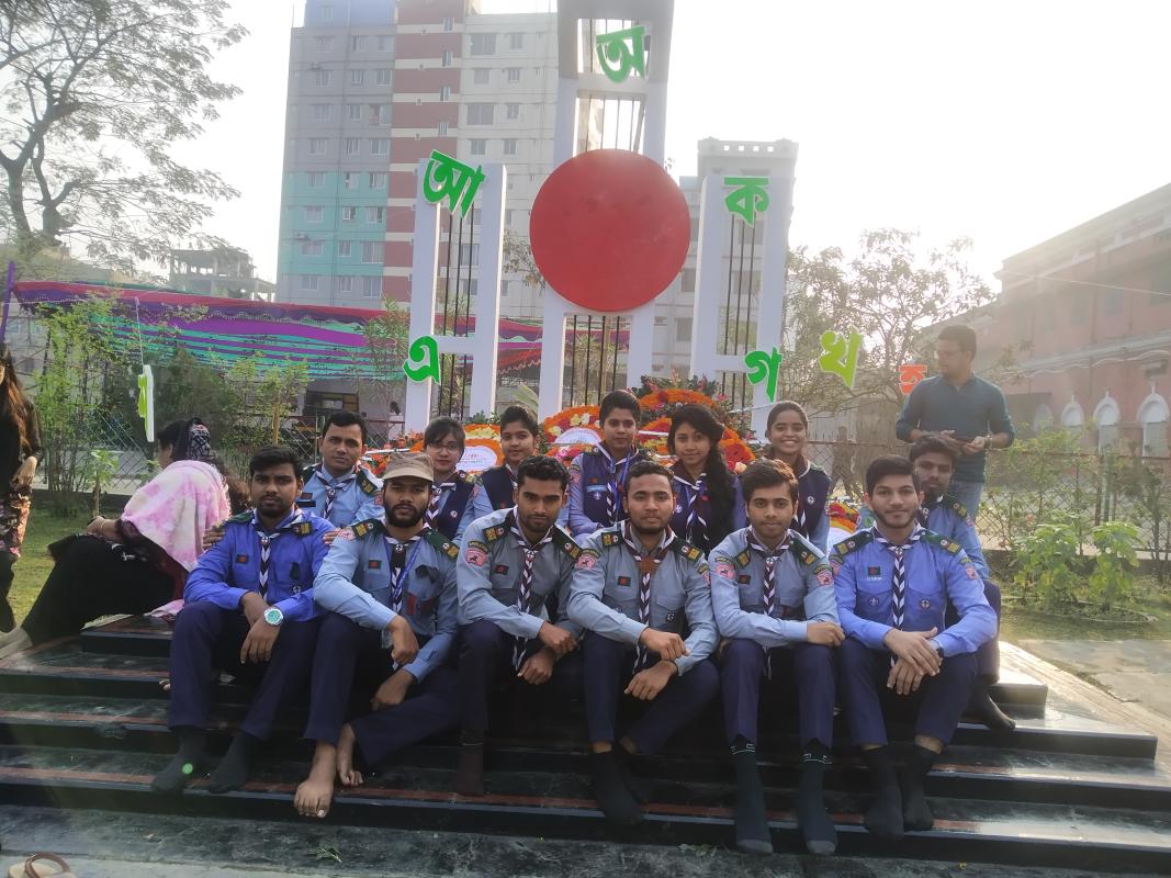 একুশে ফ্রেব্রুয়ারি পুষ্পস্তবক অর্পনে সহযোগিতা