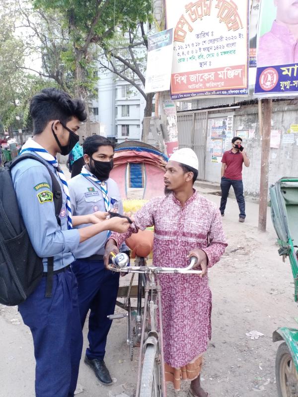 করোনা ভাইরাস প্রতিরোধে মার্ক্স বিতরণ 