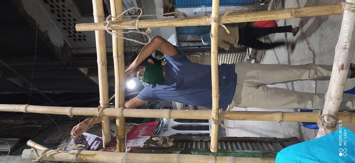 করোনা পরিস্থিতিতে এলাকার নিরাপত্তা গেইট তৈরি