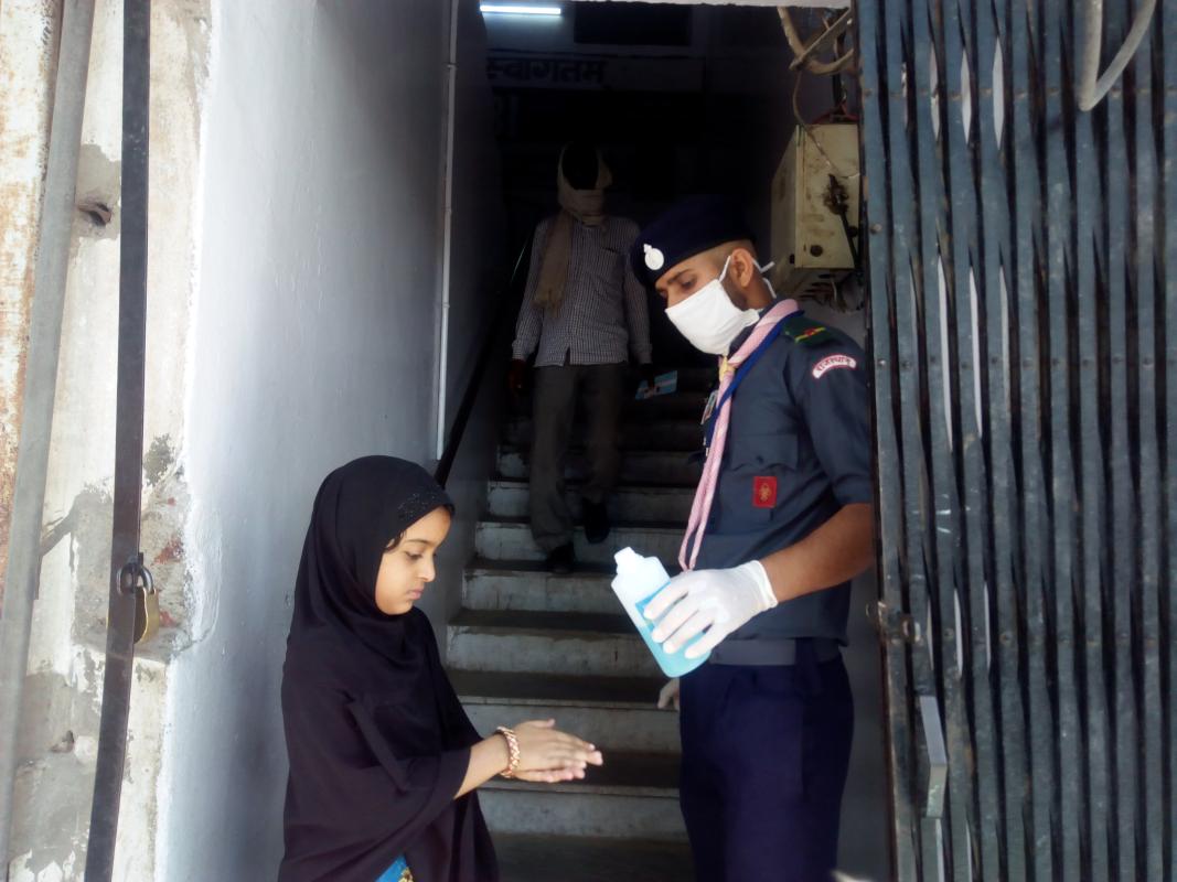 कोरोना महामारी में हमरा संकल्प है लोगो  हाथ सेनेटाइज करना