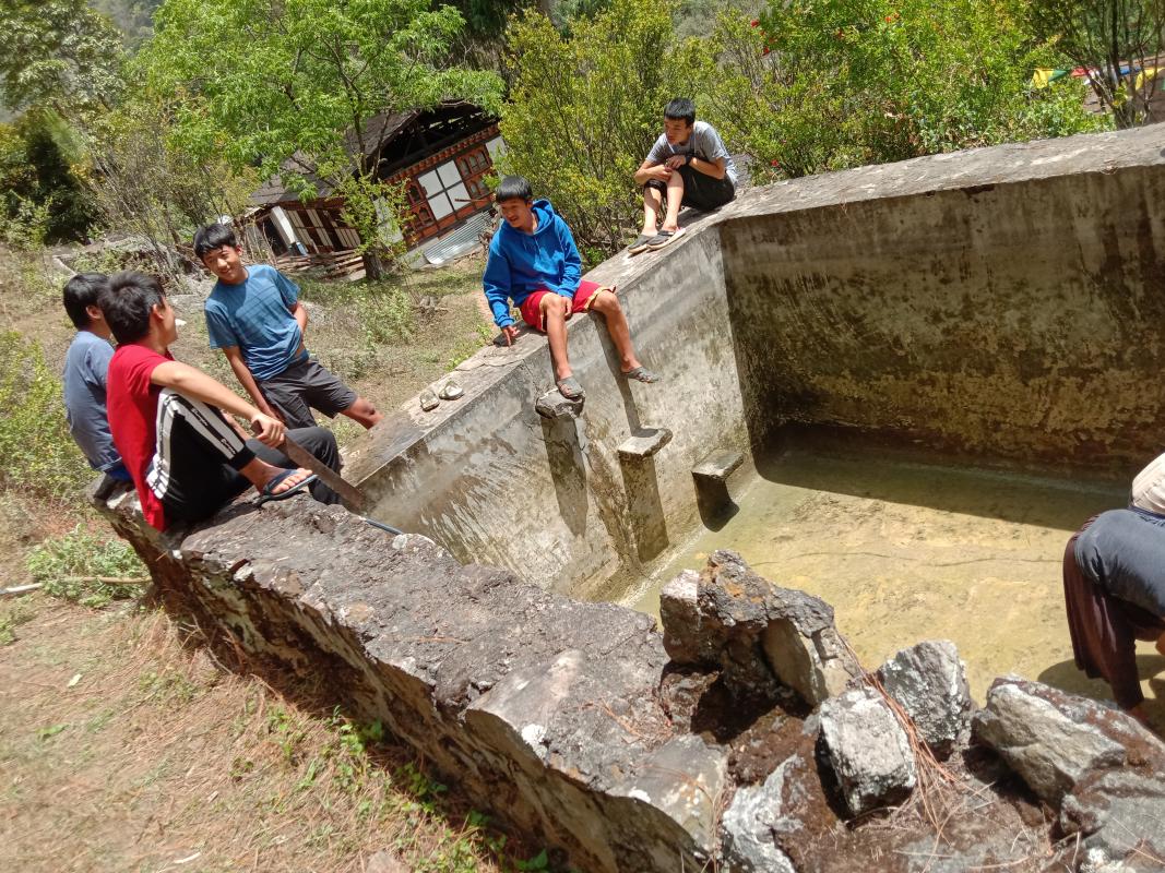 Helping in cleaning water tank of Wangdue chuzomsa during lockdown