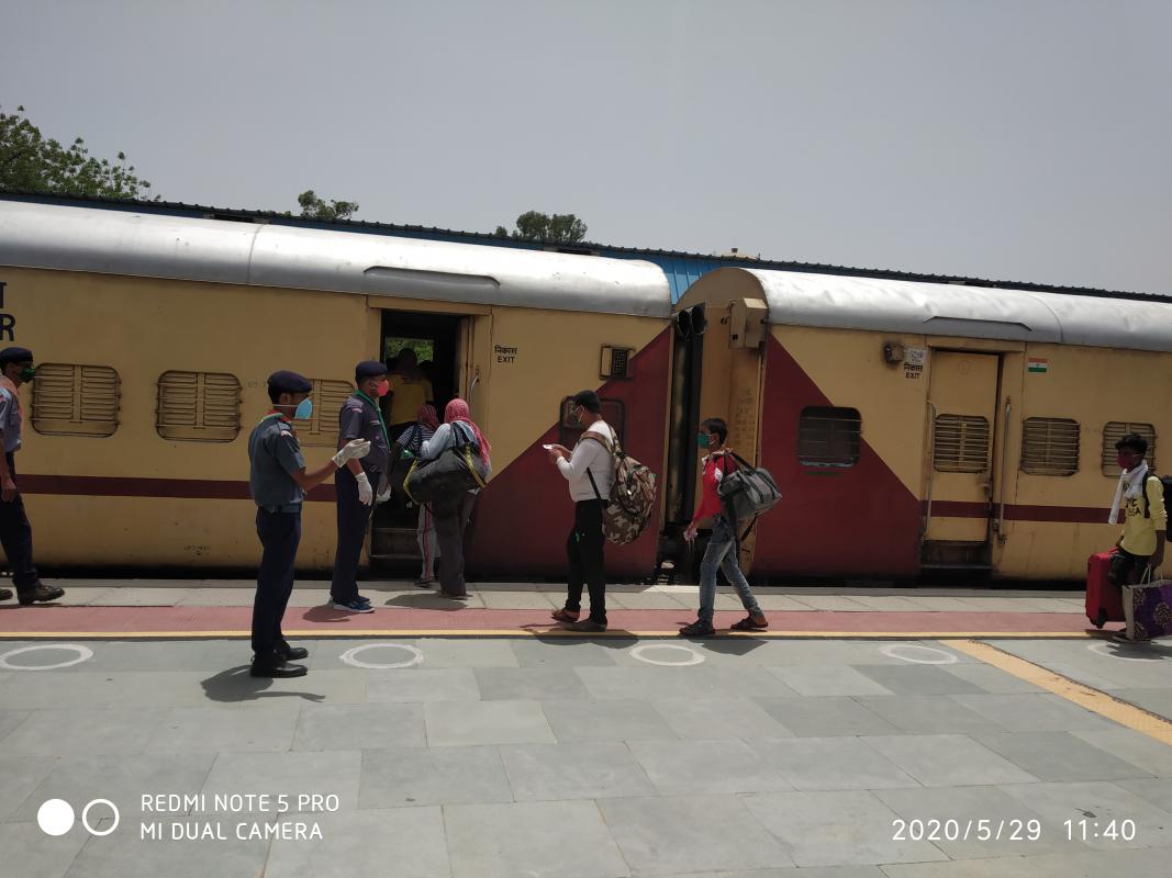 सीकर से हावड़ा के लिए यात्री हुए रवाना