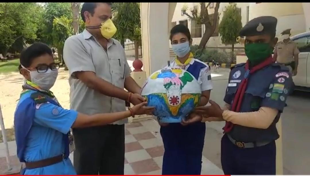 COVIDE- 19 AWARENESS PAINTING ON A POT ON EARTH DAY