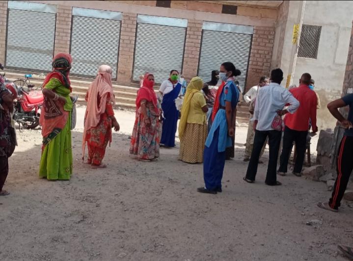 सोशल डिस्टेंस का पालन करवाया। BSG DHQ jodhpur rajasthan