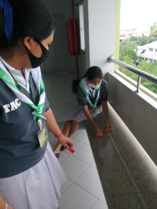 ติดสติกเกอร์​กากบาท