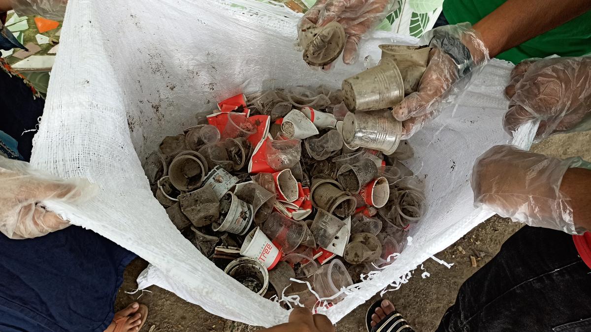 প্লাস্টিক বর্জ্য নিরসন ক্যাম্পিং 