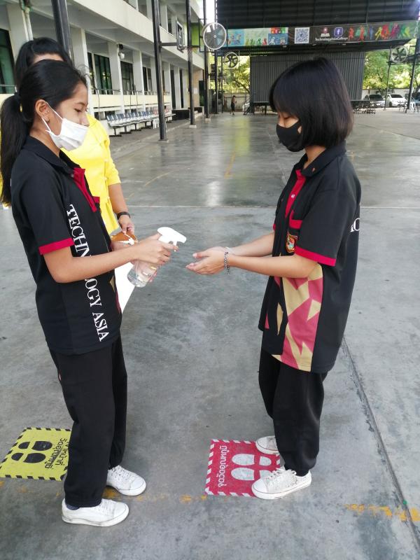 ฉีดแอลกอฮอล์​ให้เพื่อนๆ