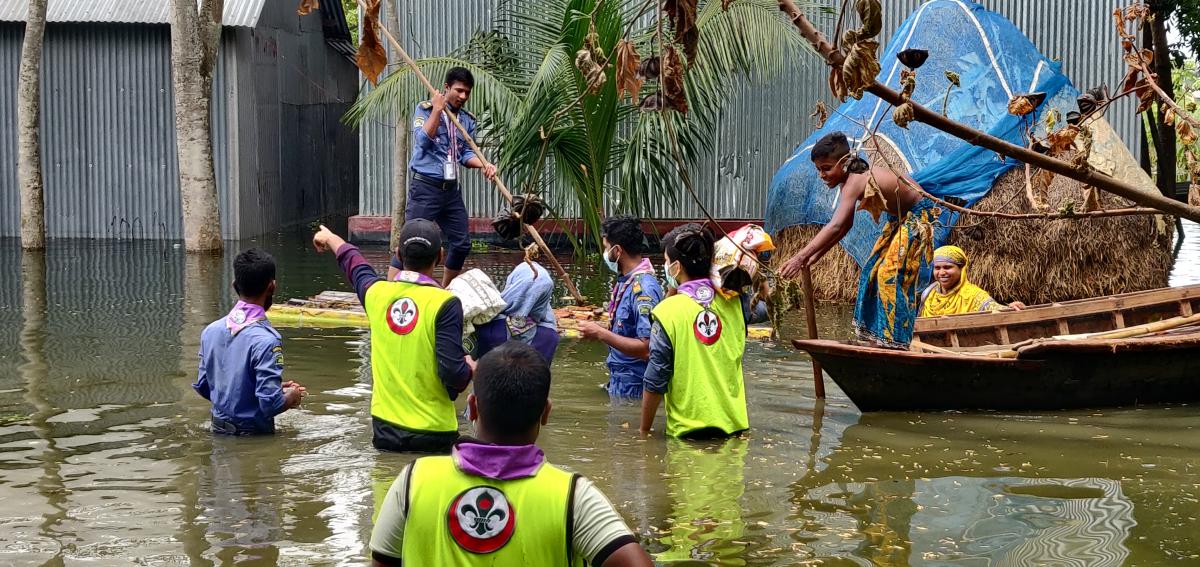 বন্যায় ক্ষতিগ্রস্থদের কল্যাণে ত্রাণ বিতরণ কার্যক্রম