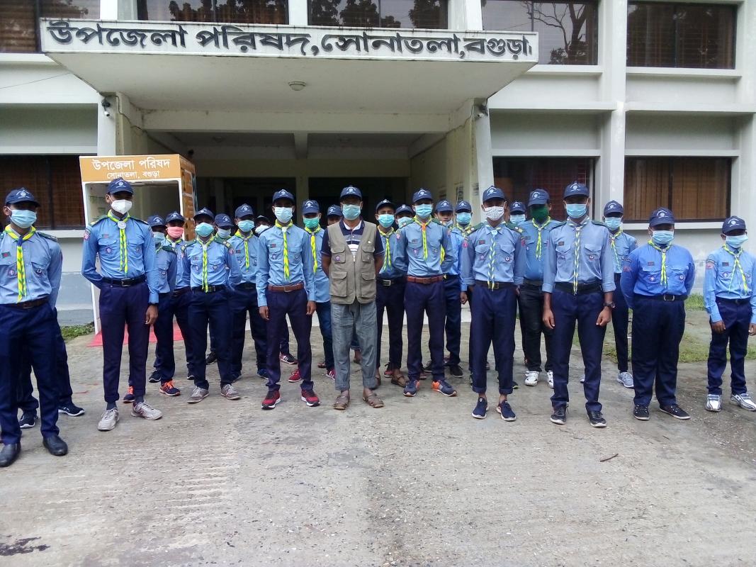 করোনা প্রতিরোধে মার্ক্স ও হ্যান্ড স্যানিটাইজার বিতারণ