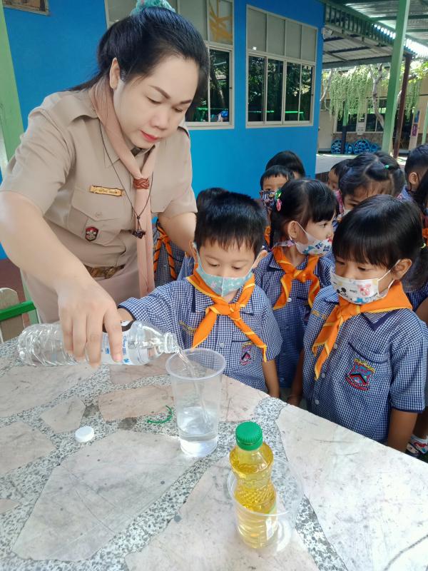 การทดลองน้ำกับน้ำมัน